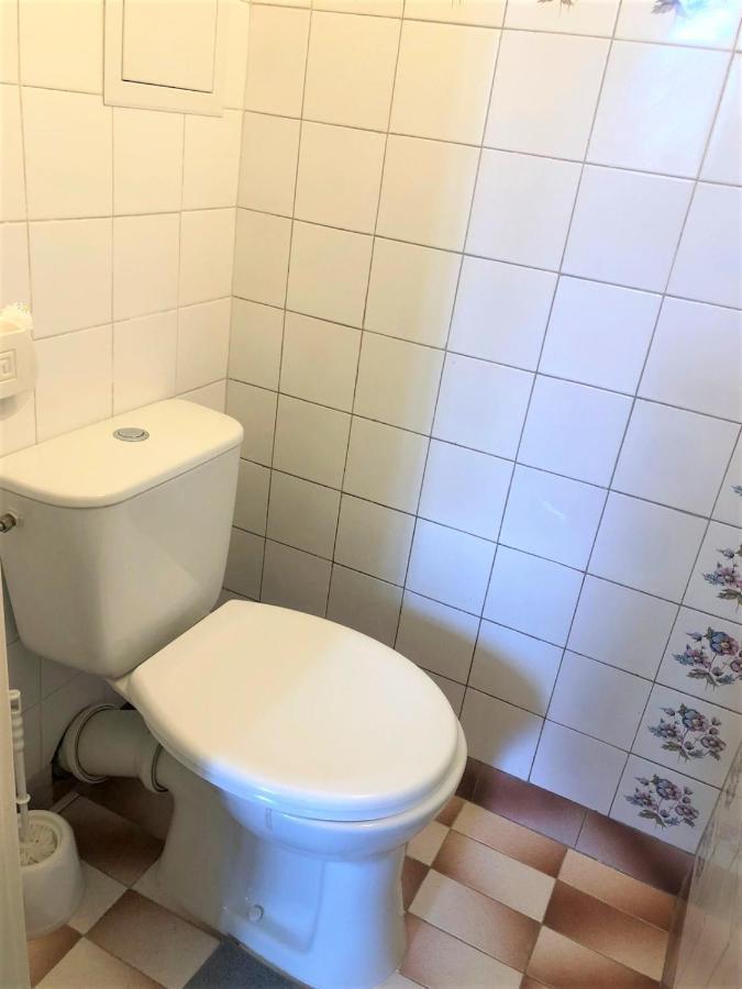 Comfortable 3 Bedroom Rental Unit With A Cozy Balcony In Center Varşovia Exterior foto