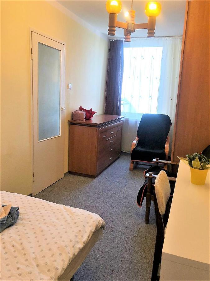 Comfortable 3 Bedroom Rental Unit With A Cozy Balcony In Center Varşovia Exterior foto